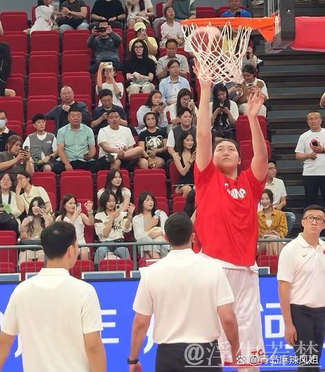 张子宇成年队首战砍下18分 中国女篮大胜波黑 张子宇成年队首战砍下18分 中国女篮大胜波黑